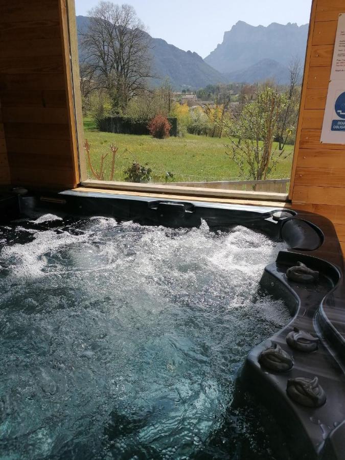 Chambre Avec Jacuzzi Privatif "Le Pecher" Saillans  Exteriör bild