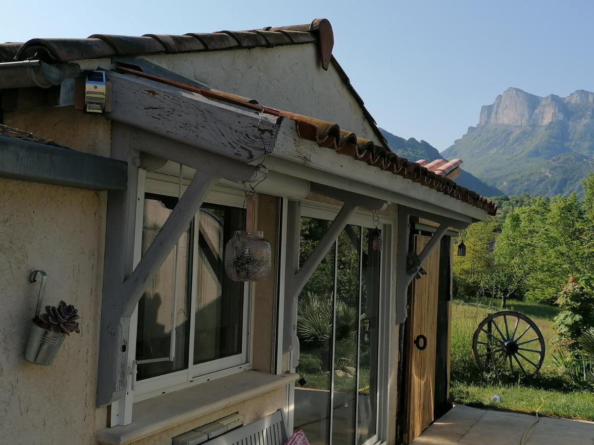Chambre Avec Jacuzzi Privatif "Le Pecher" Saillans  Exteriör bild